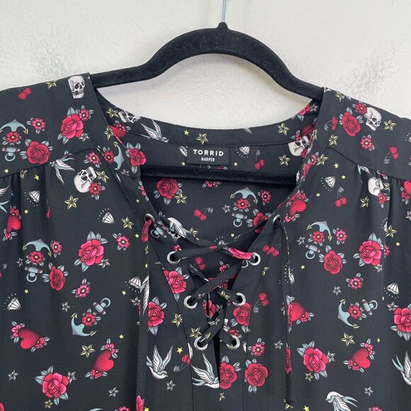 Torrid Harper Womens Plus 2X Black Floral Skull Lace Up Blouse Pixxy Tattoo Icon - Picture 8 of 11